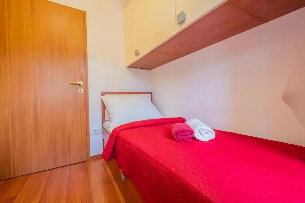 Apartments Laganini Novi Vinodolski 0*,